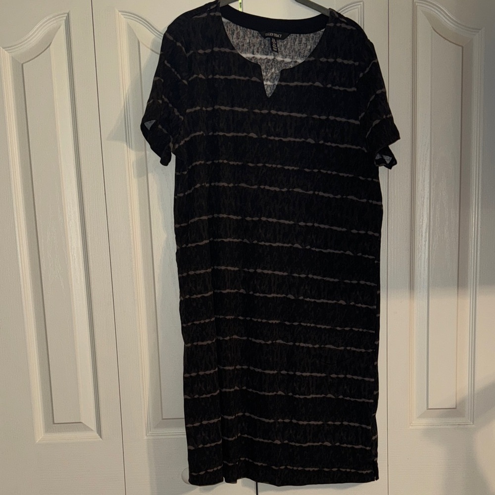 Ellen Tracy Black and Gray Patterned Top